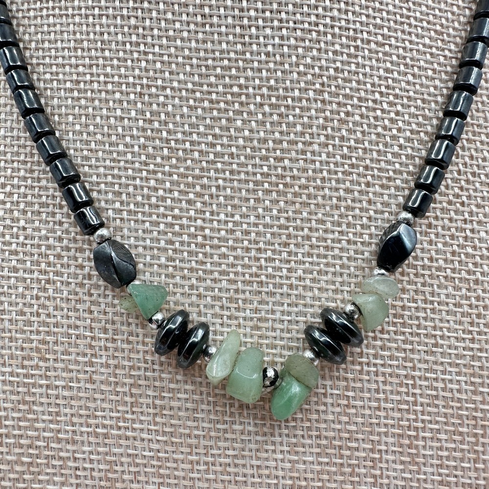 Vintage Y2K Silver Tone Aventurine Chip Beaded Necklace Classic Jewelry